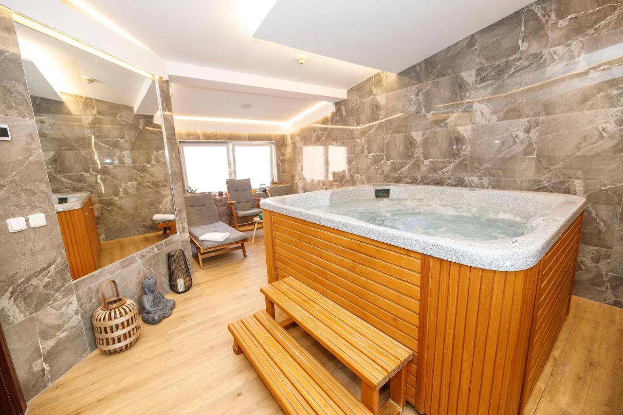 Hotel & Apartments U Cerneho Orla Třebíč Dış mekan fotoğraf