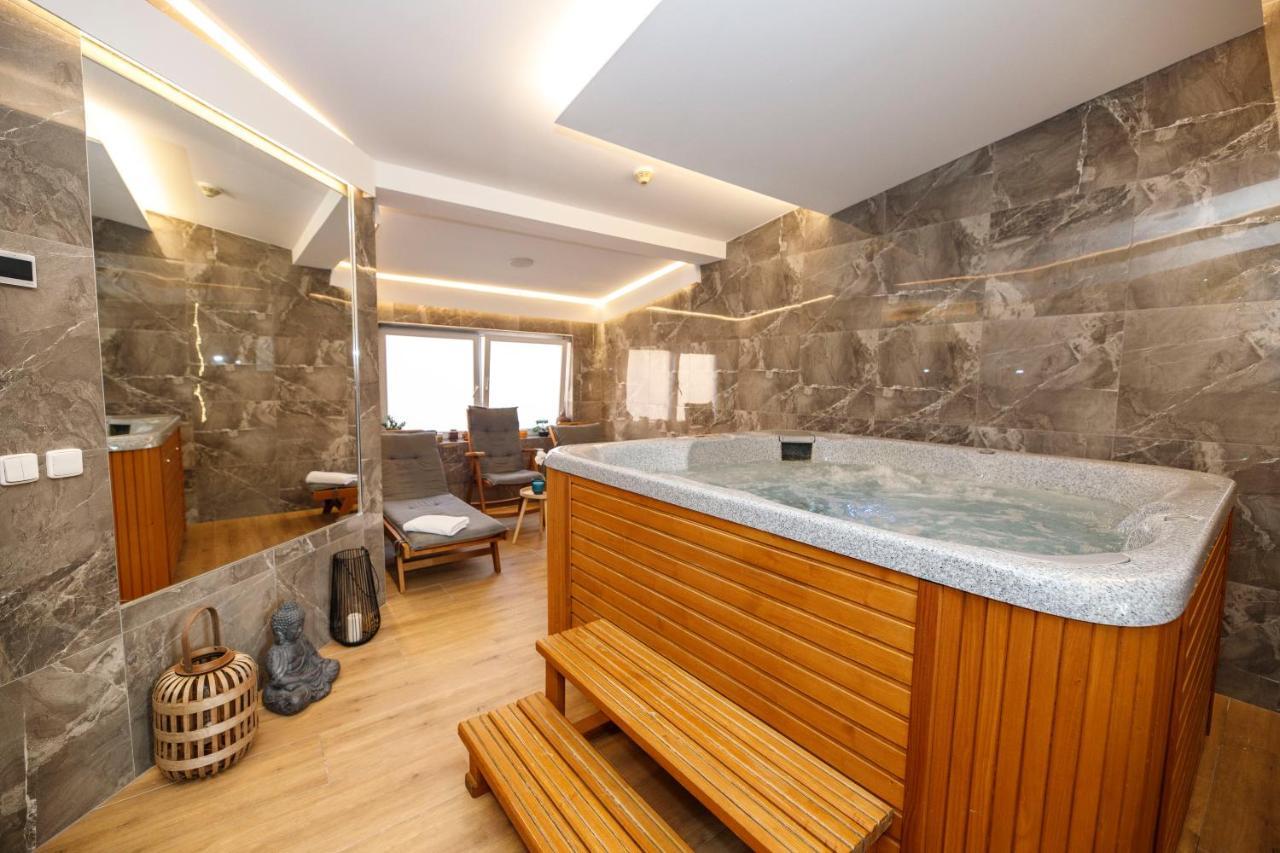 Hotel & Apartments U Cerneho Orla Třebíč Dış mekan fotoğraf