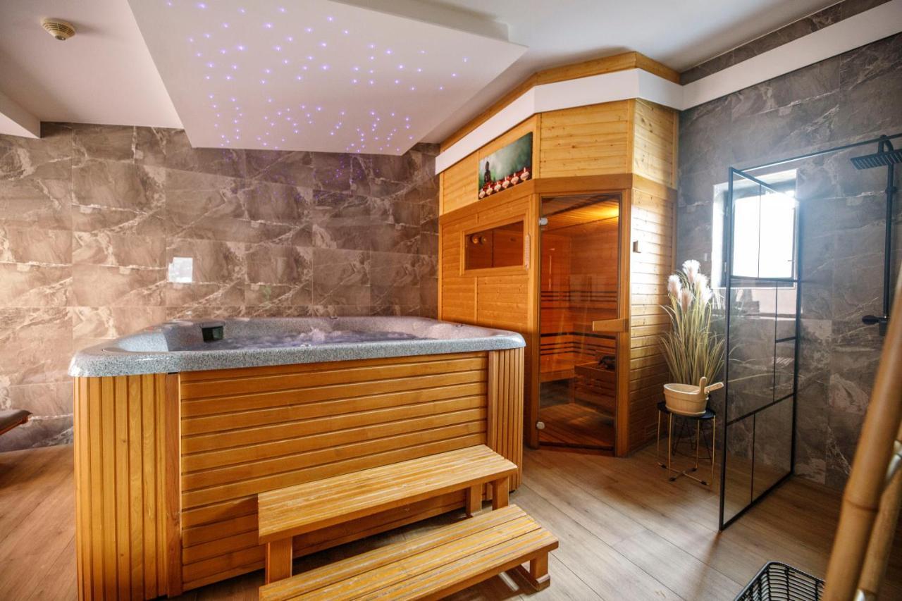 Hotel & Apartments U Cerneho Orla Třebíč Dış mekan fotoğraf