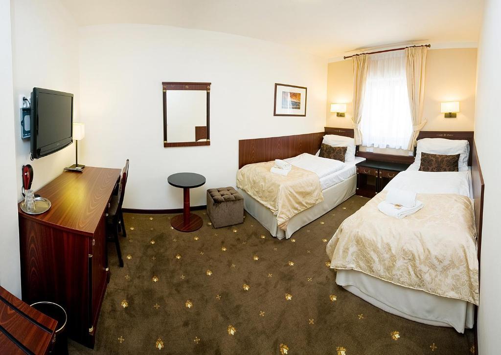 Hotel & Apartments U Cerneho Orla Třebíč Oda fotoğraf
