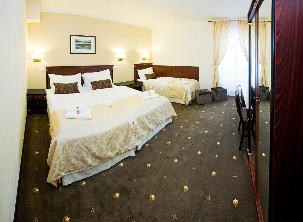 Hotel & Apartments U Cerneho Orla Třebíč Oda fotoğraf
