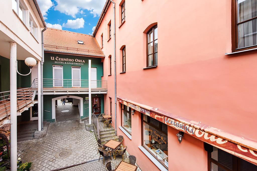 Hotel & Apartments U Cerneho Orla Třebíč Dış mekan fotoğraf