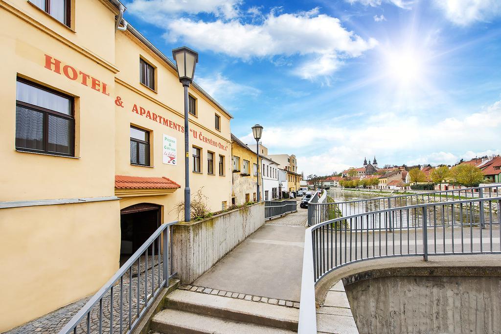 Hotel & Apartments U Cerneho Orla Třebíč Dış mekan fotoğraf