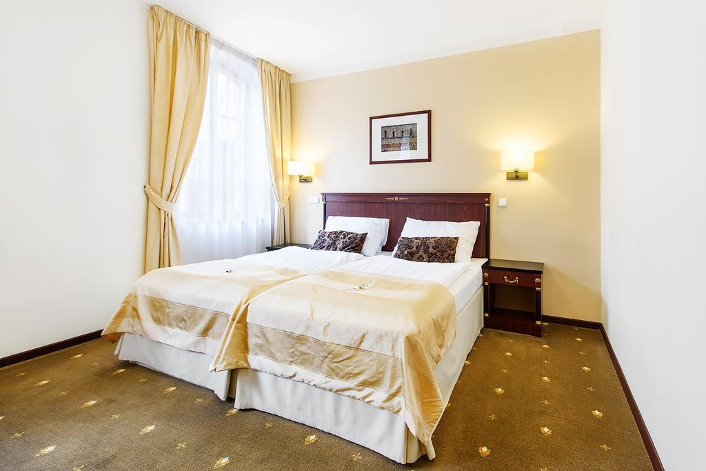 Hotel & Apartments U Cerneho Orla Třebíč Dış mekan fotoğraf