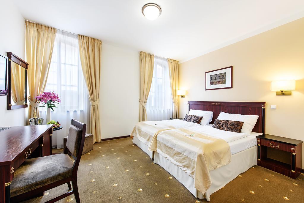 Hotel & Apartments U Cerneho Orla Třebíč Dış mekan fotoğraf
